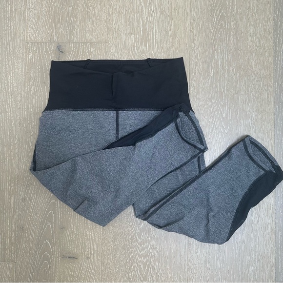 Lululemon cropped grey & black leggings. 🏃♀️ - Picture 3 of 6